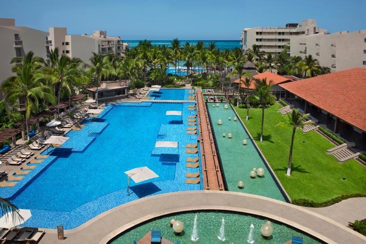 Piscina Hotel Krystal Grand® Nuevo Vallarta Piscina Hotel Krystal Grand® Nuevo Vallarta