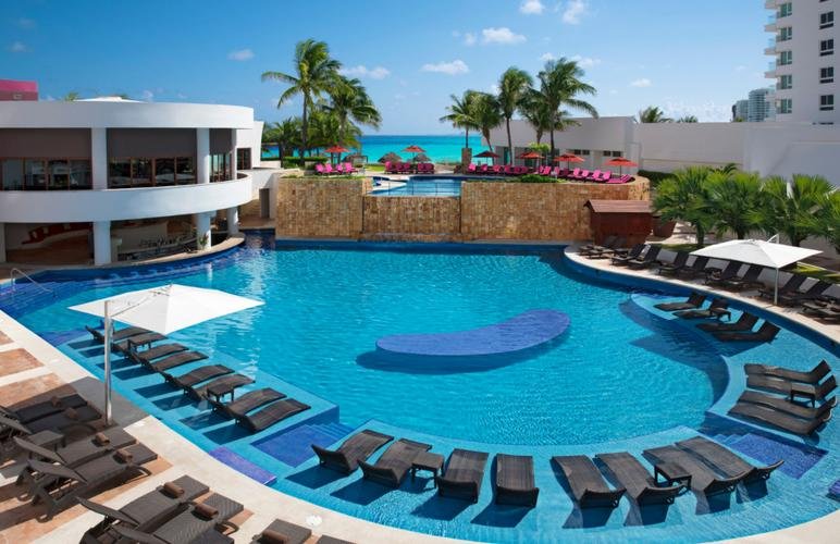 Exteriores Hotel Krystal Grand® Cancún All Inclusive Exteriores Hotel Krystal Grand® Cancún All Inclusive