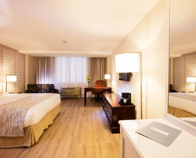 De lujo cama king size Hotel Krystal® Satélite María Bárbara Ciudad de México