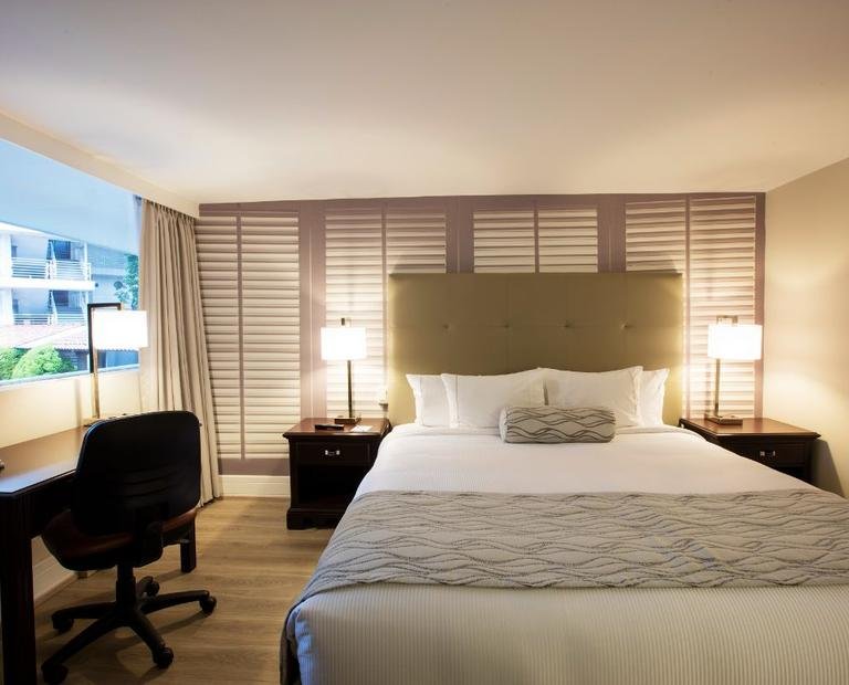 Estándar cama king size Hotel Krystal® Satélite María Bárbara Ciudad de México