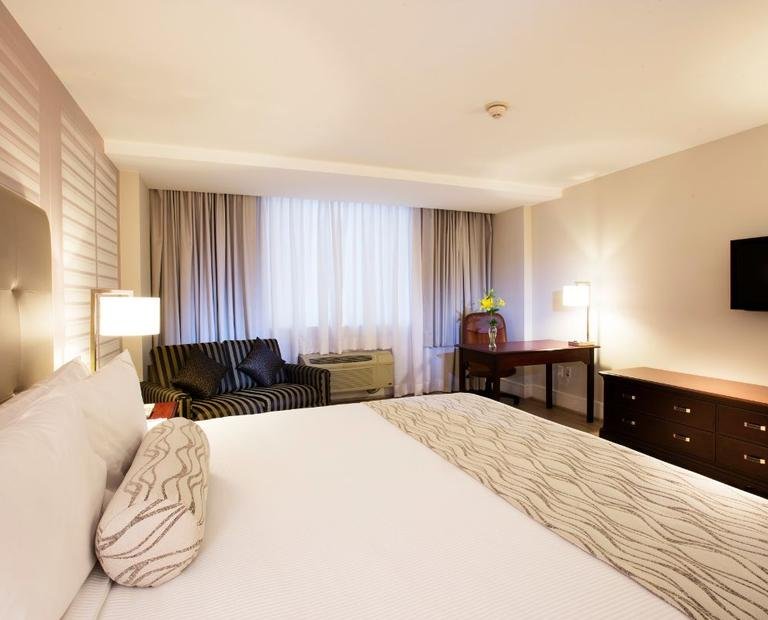 Estándar cama king size Hotel Krystal® Satélite María Bárbara Ciudad de México