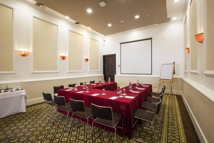 Sala de reuniones Hotel Krystal® Satélite María Bárbara Ciudad de México Sala de reuniones Hotel Krystal® Satélite María Bárbara Ciudad de México