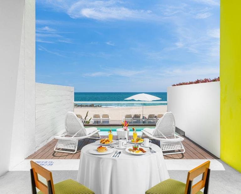 Jr. suite private pool with ocean front Hotel Krystal Grand® Puerto Vallarta Jr. suite private pool with ocean front Hotel Krystal Grand® Puerto Vallarta