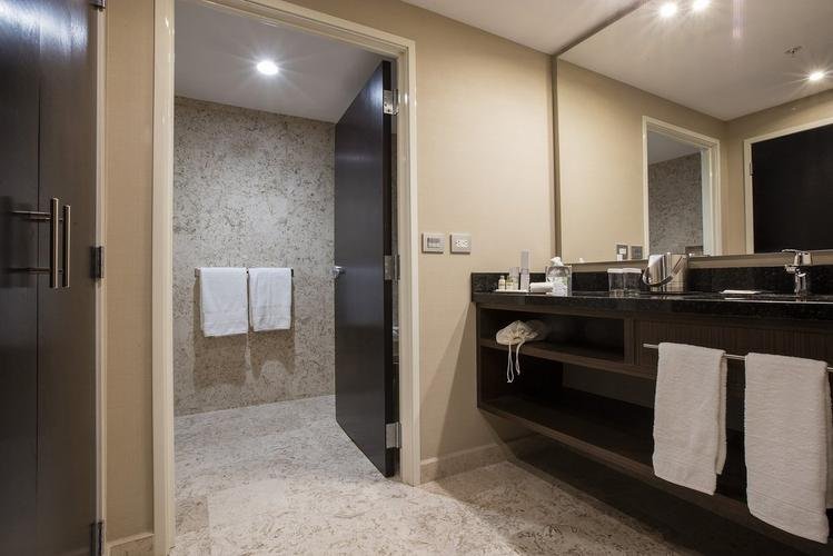 Baño habitación jr suite Hotel Krystal Urban Aeropuerto Ciudad de México Baño habitación jr suite Hotel Krystal Urban Aeropuerto Ciudad de México