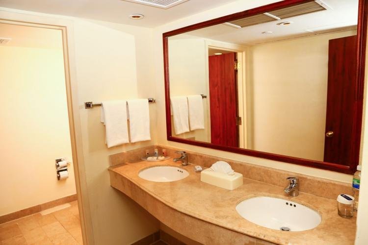 Baño Hotel Krystal Urban Ciudad Juárez Baño Hotel Krystal Urban Ciudad Juárez